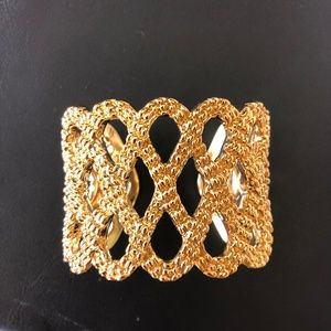 LILLY PULITZER TEXTURED GOLD METALLIC LATTICE CUFF